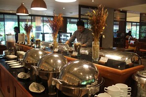 Daily buffet breakfast for a fee - Alpina Phuket Nalina Resort & Spa (Karon)