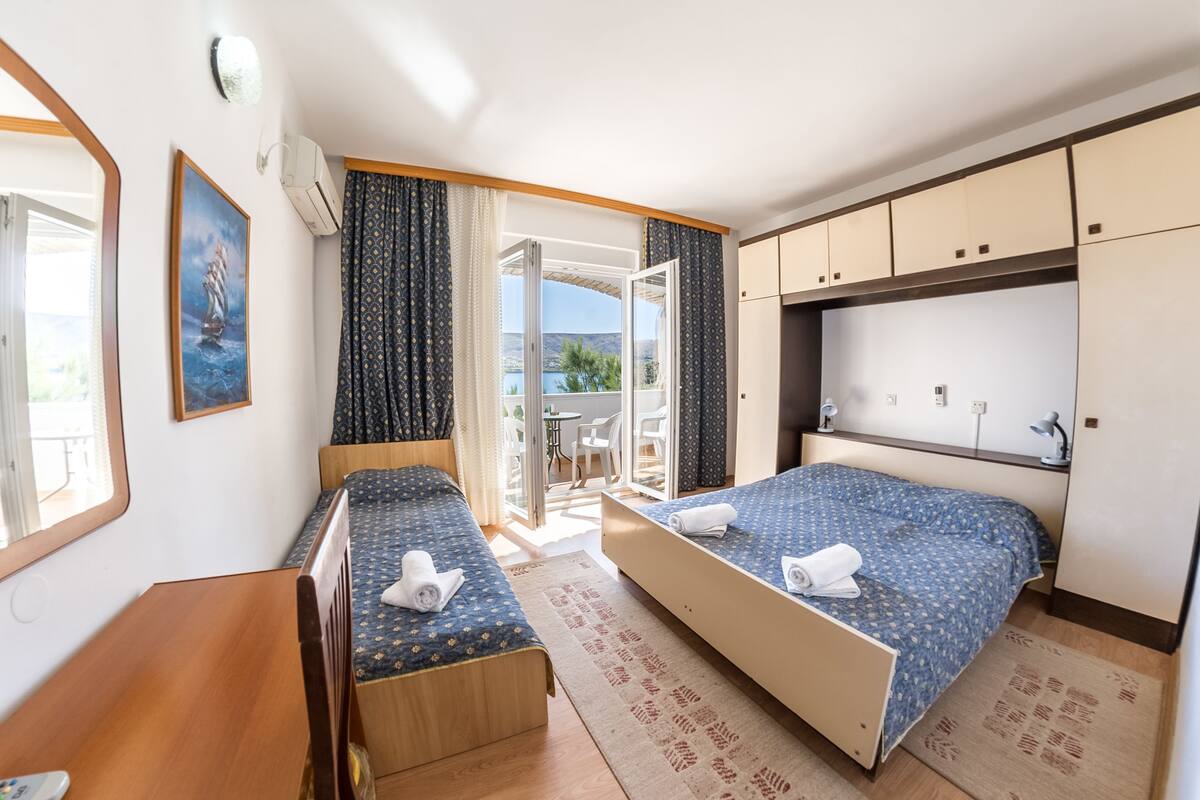 Triple Room | Tilam berlapik