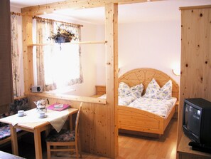 Standardlejlighed - terrasse - udsigt til dal (2 Persons) | Allergivenligt sengetøj, pengeskab på værelset, mørklægningsgardiner