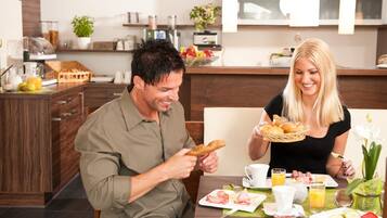 Petit déjeuner buffet (15 EUR par personne)