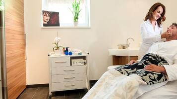 Sauna, steam room, body treatments, body wraps, body scrubs, facials