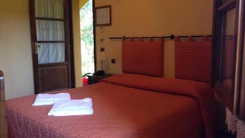 Camera, 1 letto matrimoniale | Con stile personalizzato, con arredamento individuale, una scrivania