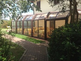 每日供应即点即煮早餐（每人 EUR 10）