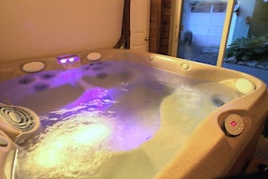 Indoor spa tub