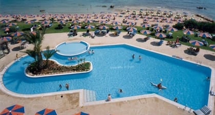 Corallia Beach Hotel Apartments