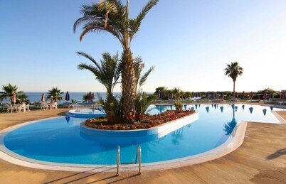 Corallia Beach Hotel Apartments