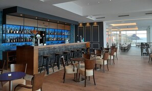 Bar (on property) - Cais da Oliveira (Santa Cruz)