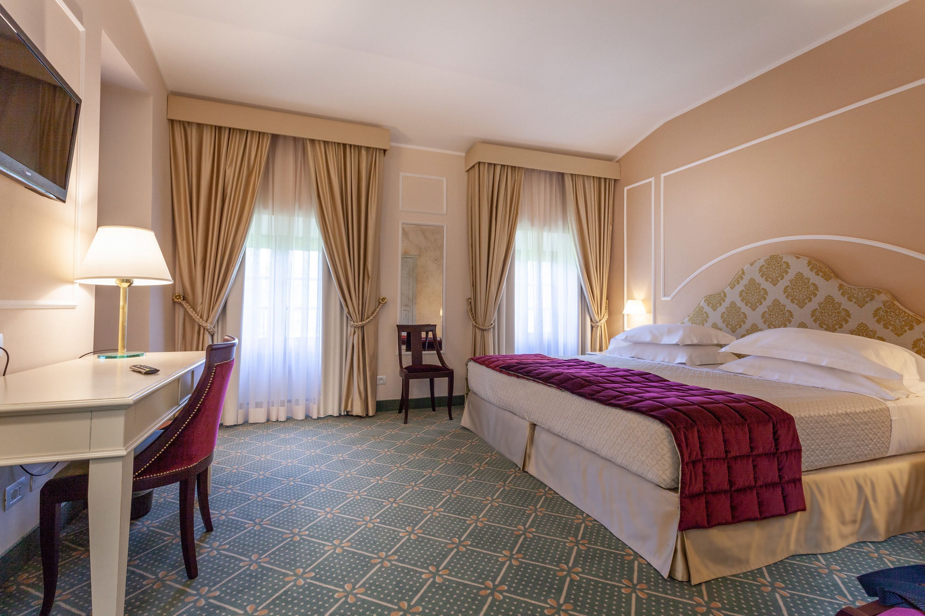 1 bedroom, premium bedding, minibar, in-room safe