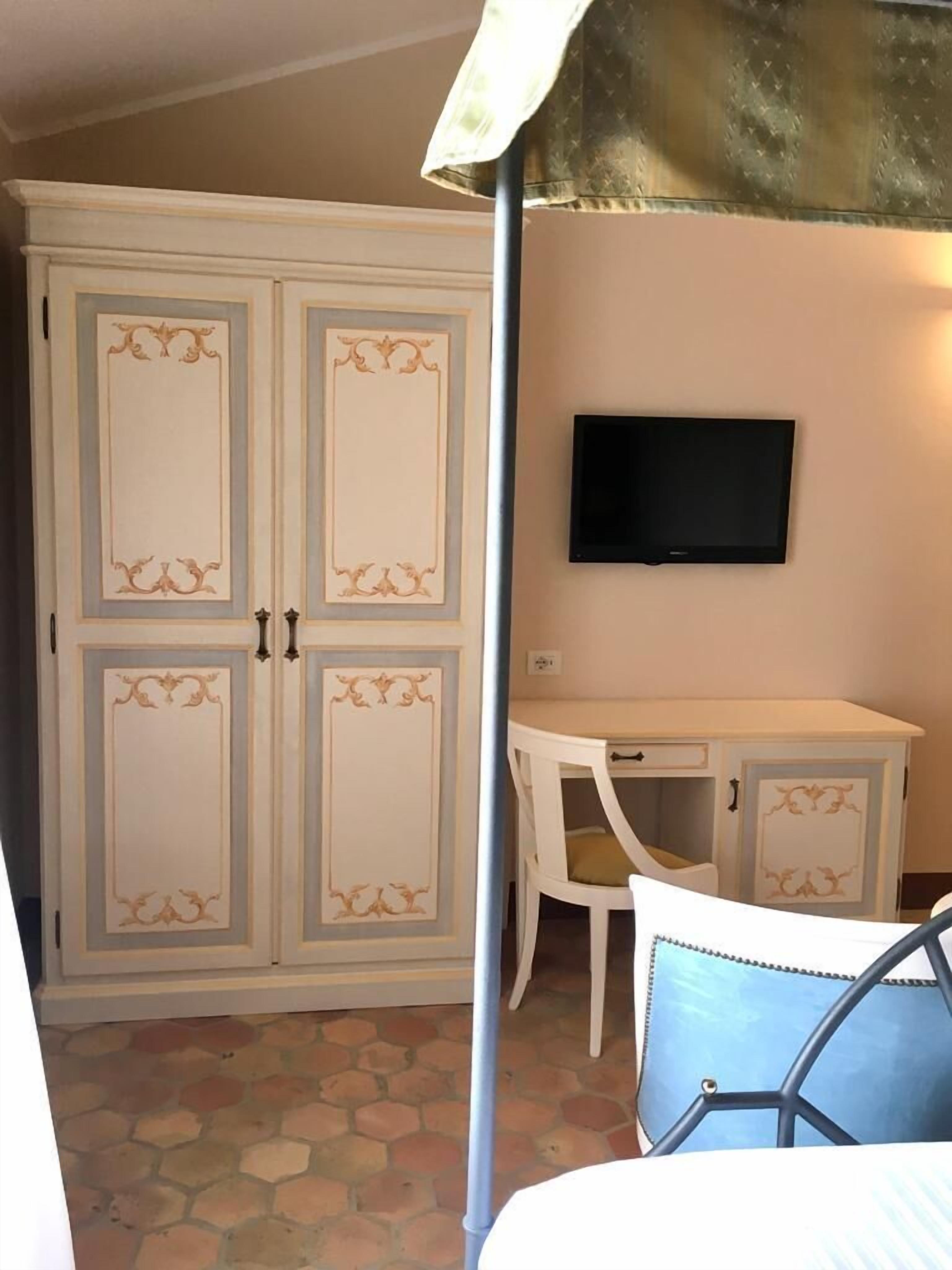 1 bedroom, premium bedding, minibar, in-room safe