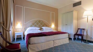 Hochwertige Bettwaren, Minibar, Zimmersafe, Schreibtisch