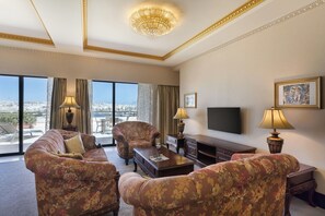 Royal suite | Hypoallergeen beddengoed, een minibar, een kluis op de kamer