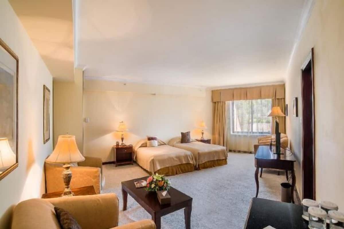 Hypo-allergenic bedding, minibar, in-room safe, individually decorated