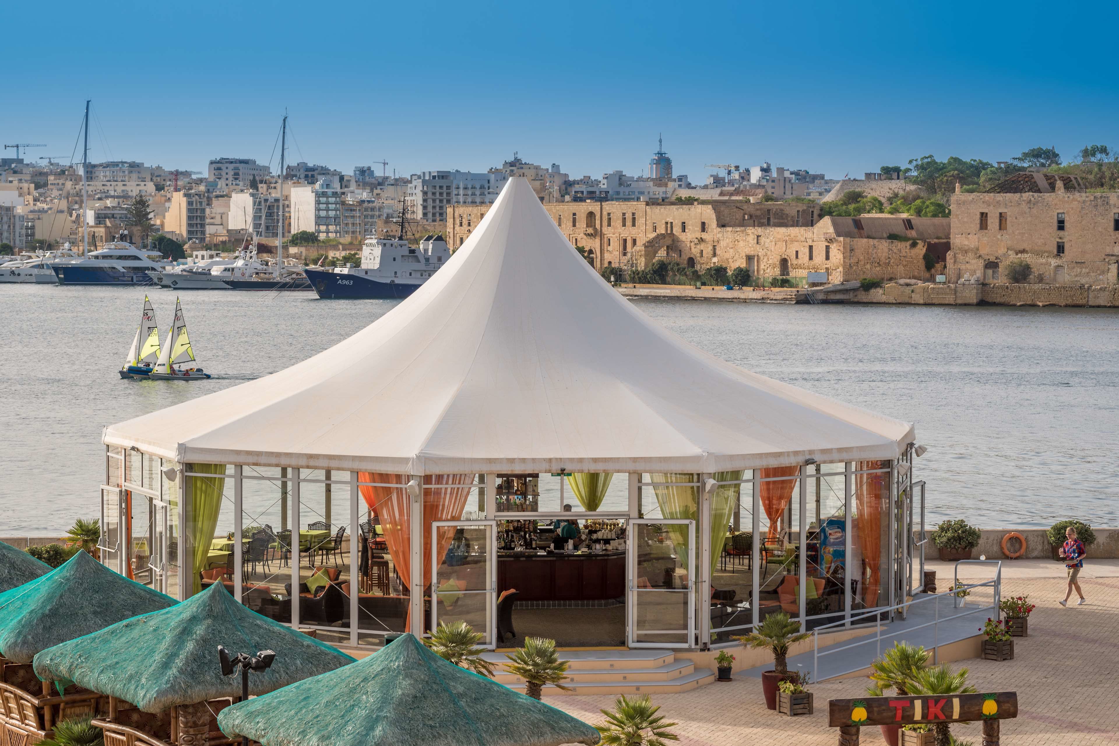 2 bars/lounges, poolside bar