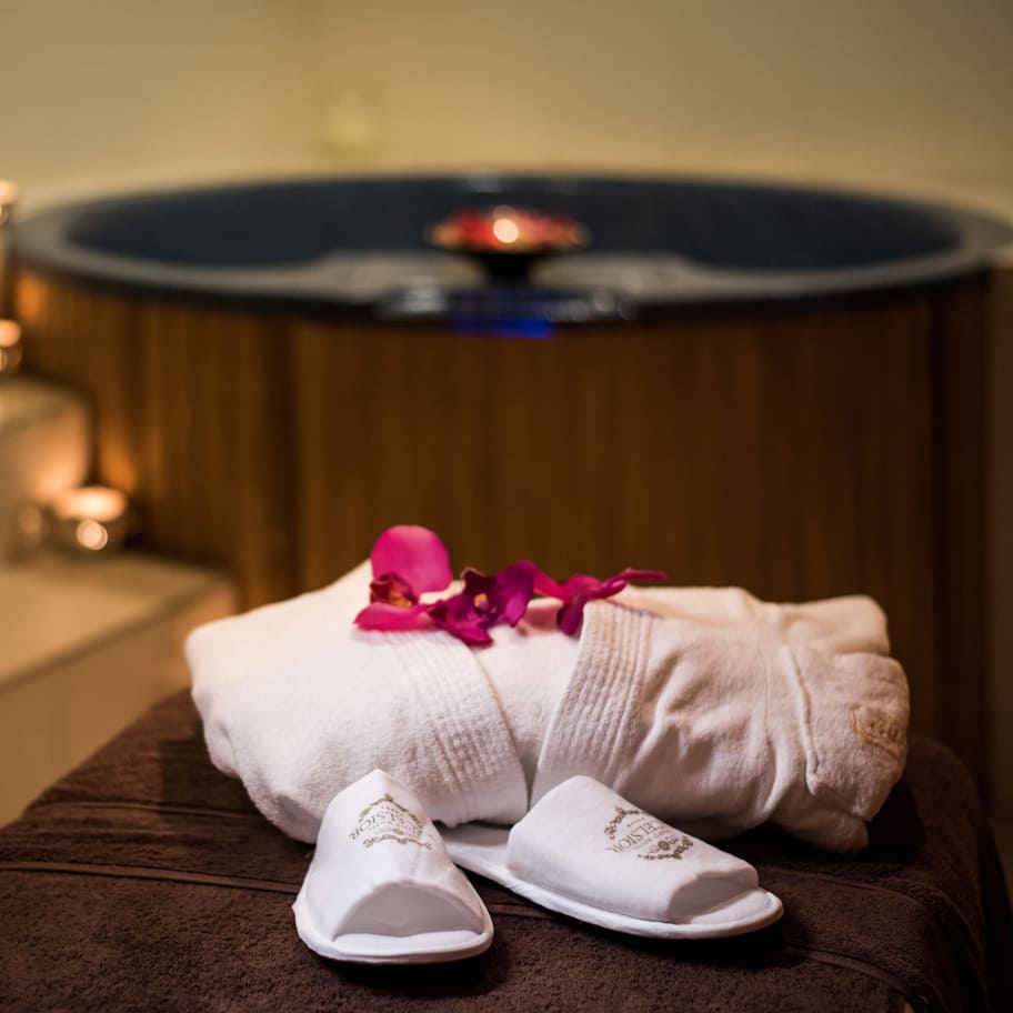 Couples treatment rooms, sauna, steam room, body treatments