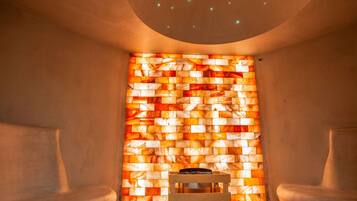 Couples treatment rooms, body treatments, aromatherapy, body scrubs