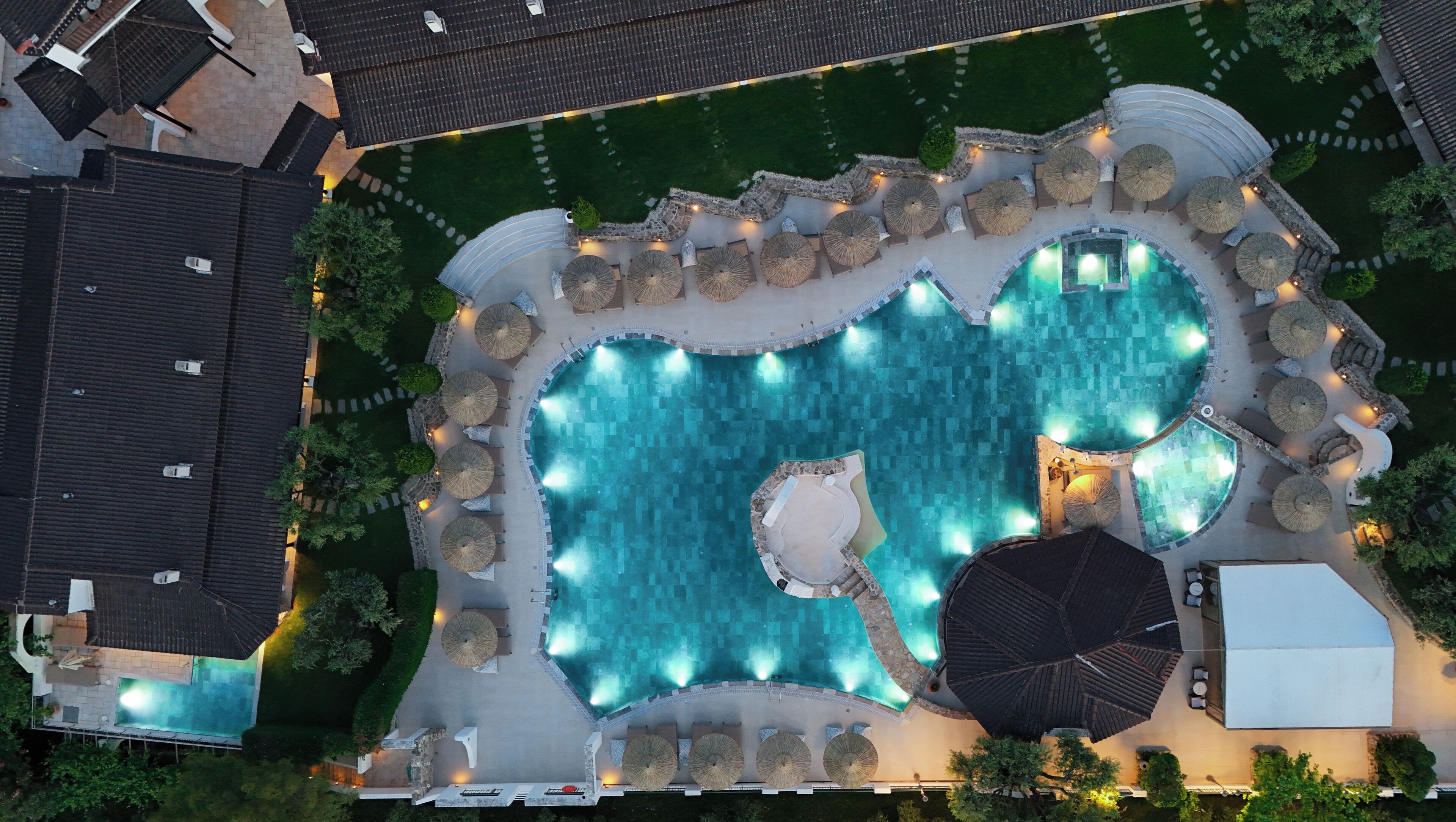 Minibar, in-room safe, blackout drapes, free WiFi