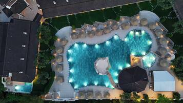 Minibar, in-room safe, blackout drapes, free WiFi