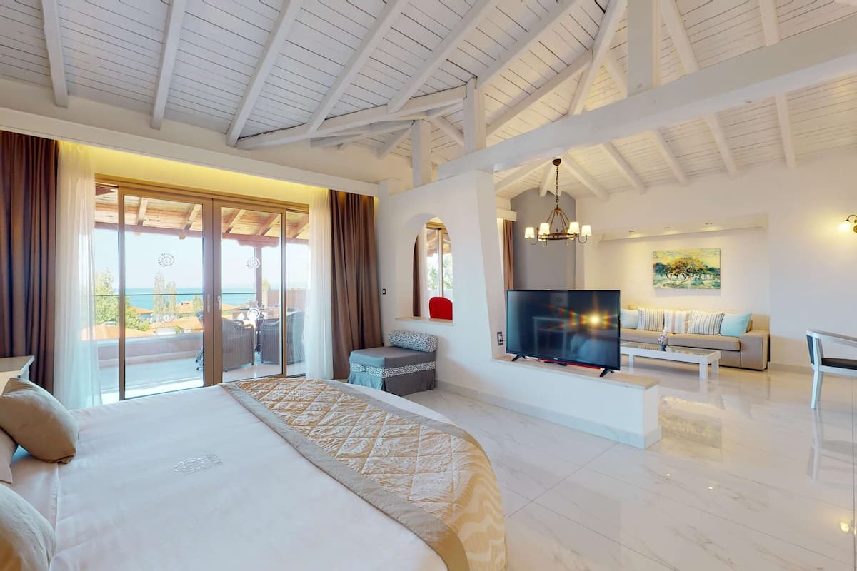 minibar, in-room safe, desk, blackout curtains