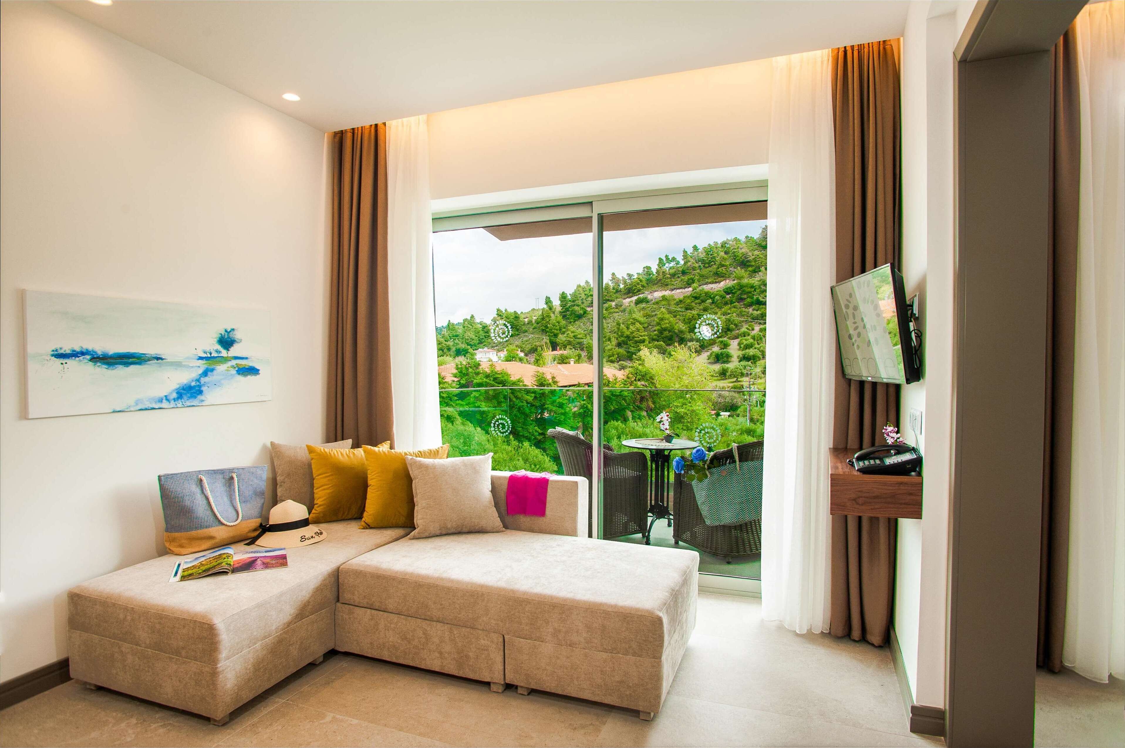 minibar, in-room safe, desk, blackout curtains