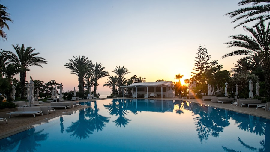 Crystal Springs Beach Hotel