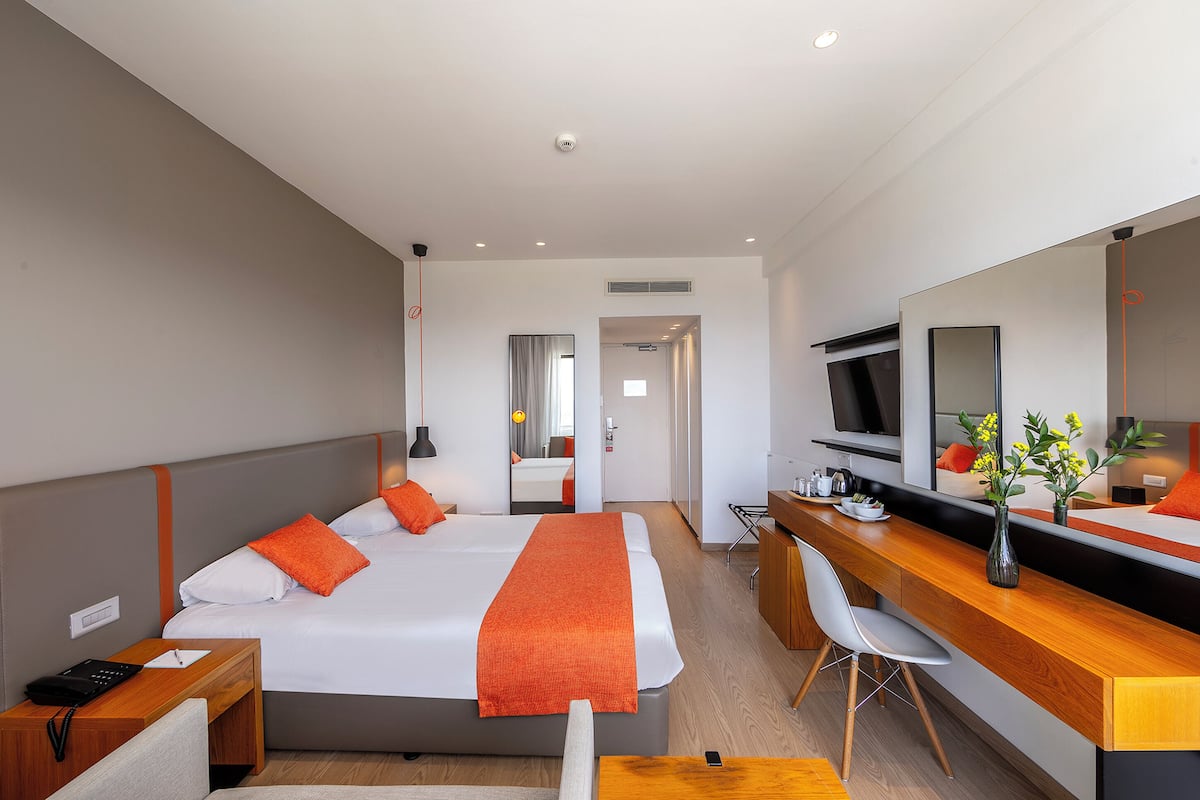 1 slaapkamer, een minibar, een kluis op de kamer, een bureau