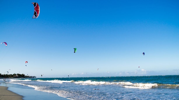A beach with waves and multiple kites in the sky. - Beach House Cabarete by Faranda Hotels (Cabarete)