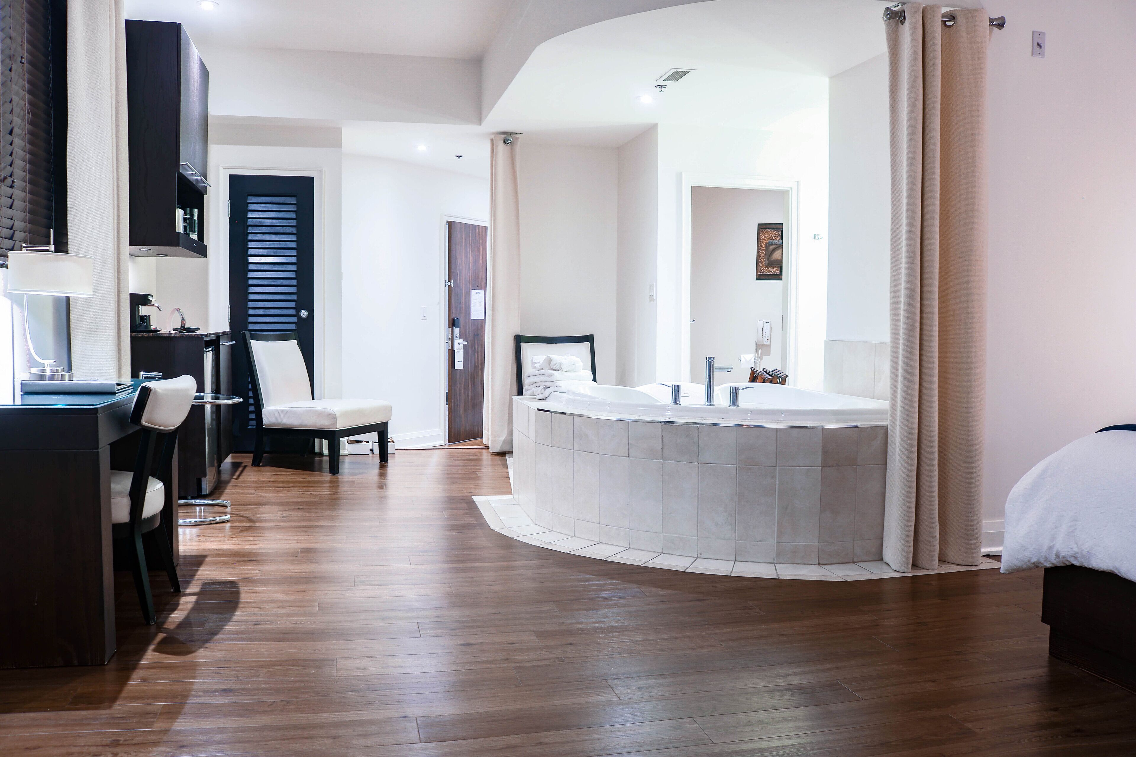 deluxe room, 1 king bed, jetted tub | premium bedding, in-room safe, individually decorated