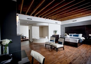 Deluxe Room, 1 King Bed, Jetted Tub | Premium bedding, in-room safe, individually decorated - Sterling Inn & Spa - an Ontario's Finest Inn (Niagara Falls)