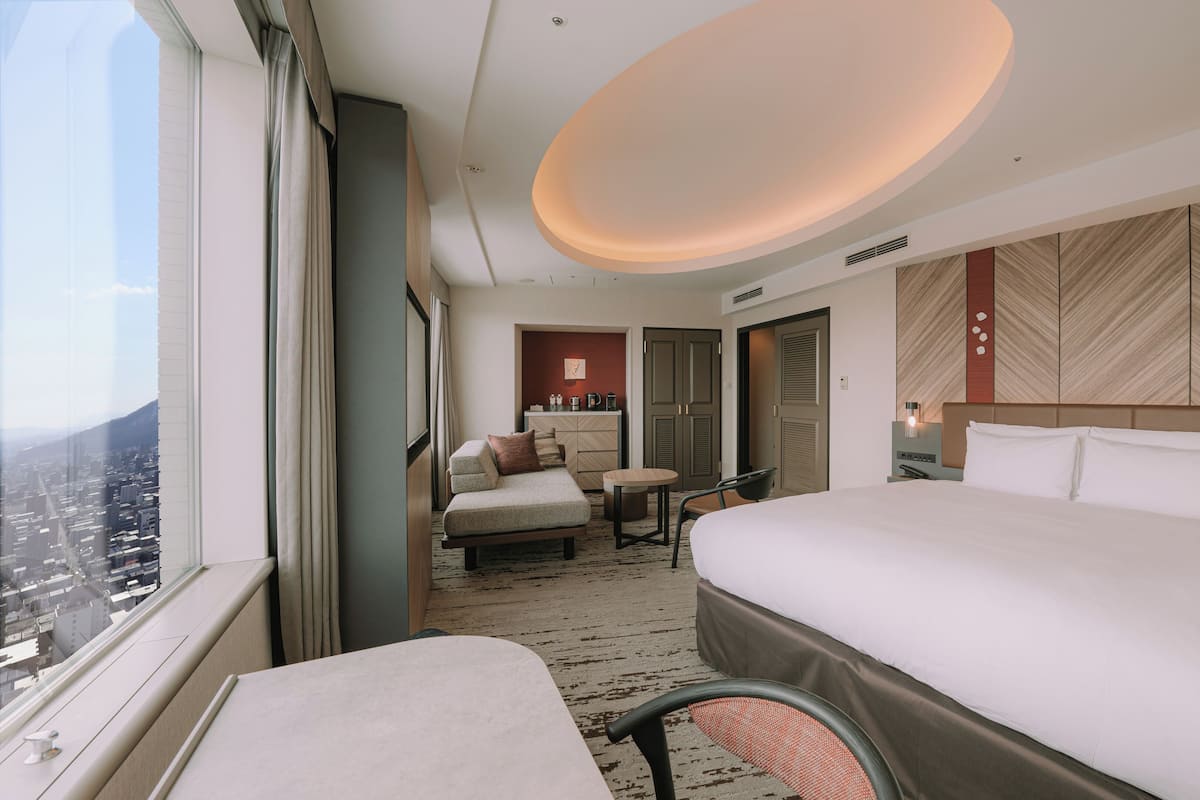休閒雙人房, 非吸煙房 (Lounge Access,22F and above, 42sqm) | 房內夾萬、書桌、遮光窗簾/窗簾、免費 Wi-Fi