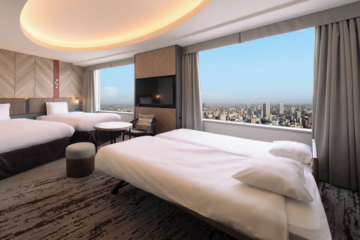 休閒四人房, 非吸煙房 (Lounge Access,22F and above, 42sqm) | 房內夾萬、書桌、遮光窗簾/窗簾、免費 Wi-Fi