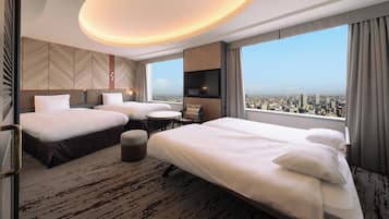Fourth Room*Twin + sofa bed Club Lounge access included (22nd floor and above, 42sqm), Non Smoking | 1 bedroom, in-room safe, desk, blackout drapes