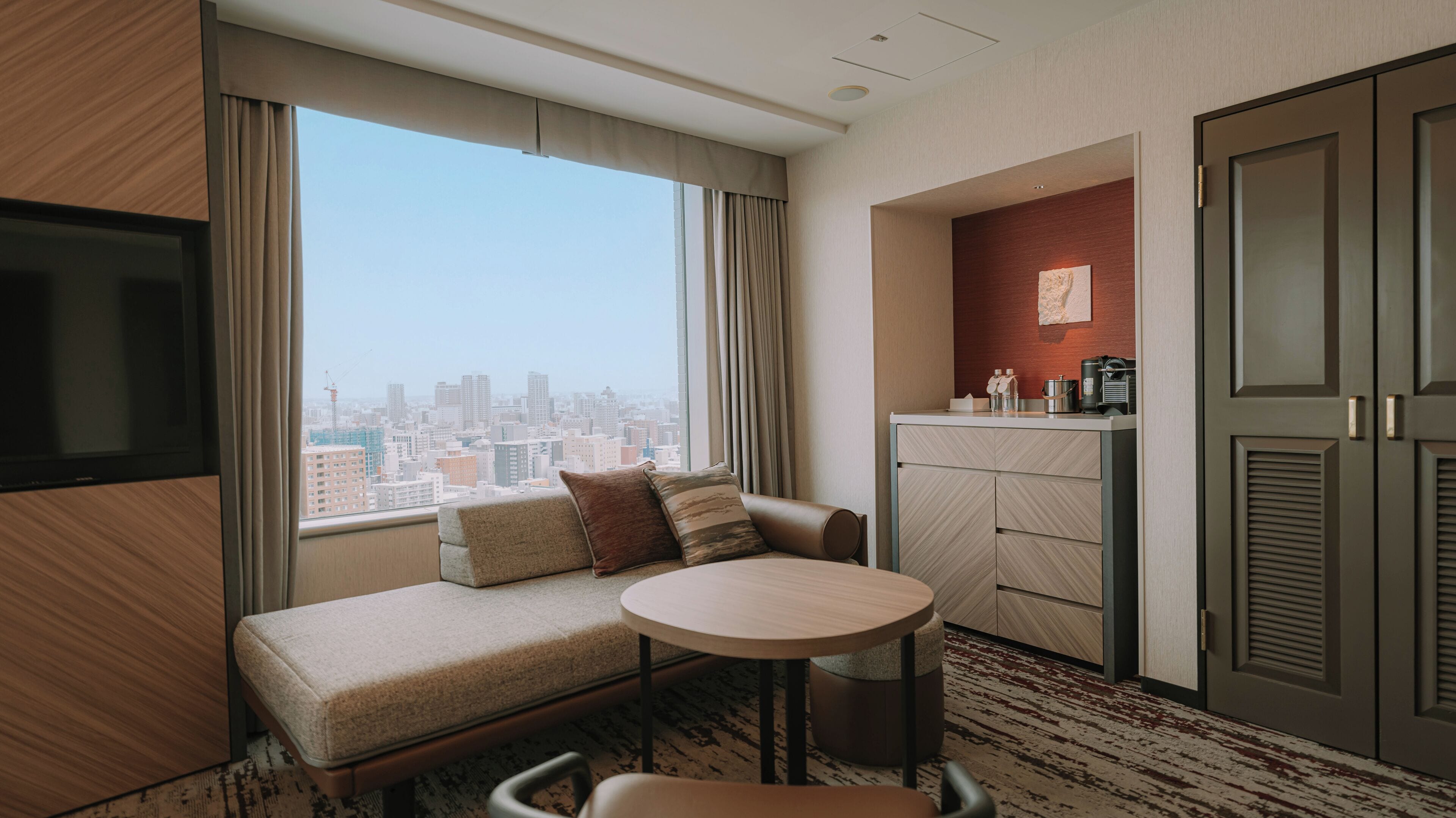 1 bedroom, in-room safe, desk, blackout curtains