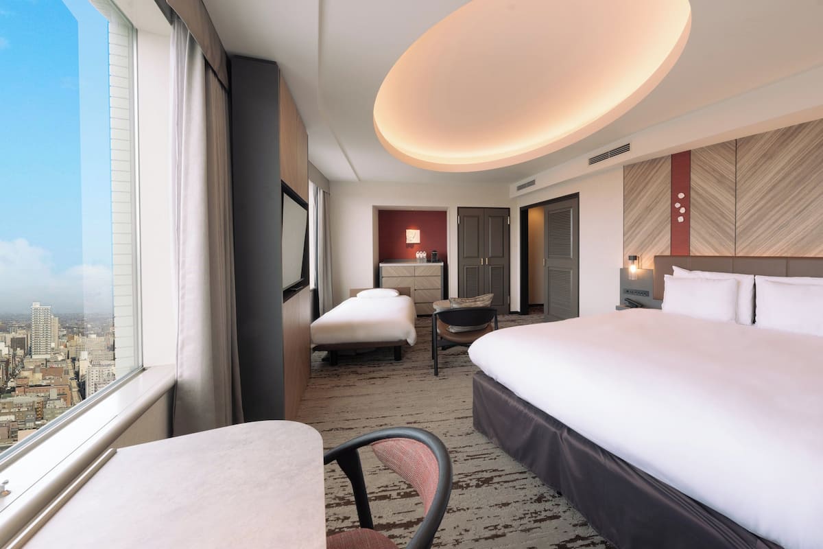 休閒雙人房, 非吸煙房 (Lounge Access,22F and above, 42sqm) | 房內夾萬、書桌、遮光窗簾/窗簾、免費 Wi-Fi