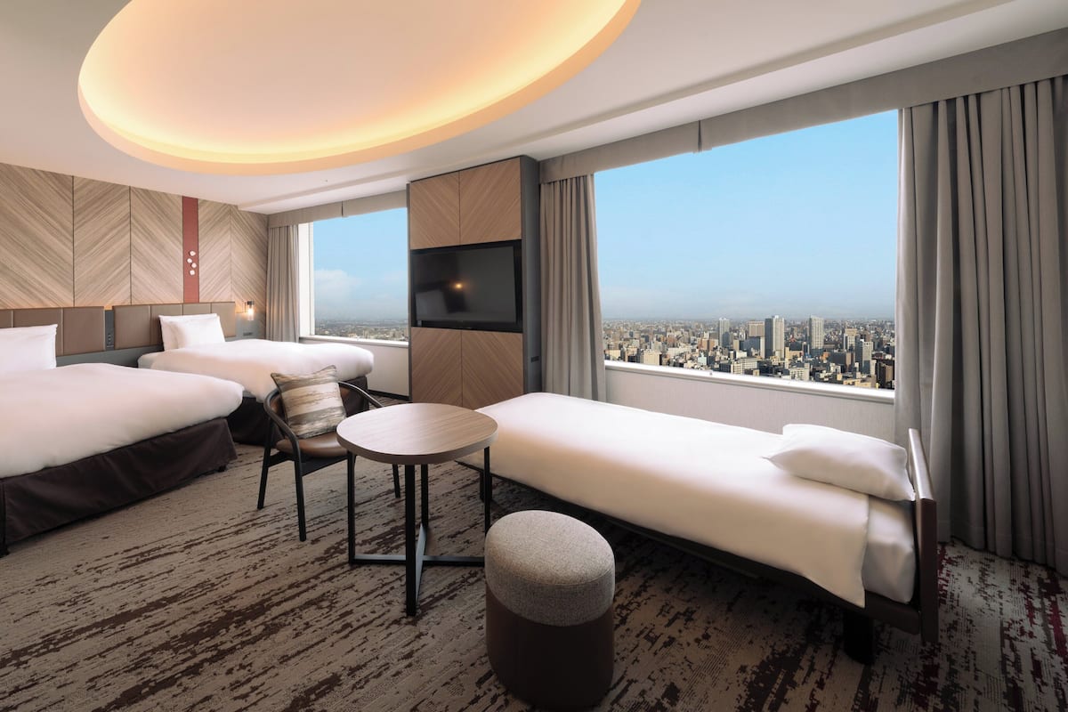 休閒三人房, 非吸煙房 (Lounge access,22F and above, 42sqm) | 房內夾萬、書桌、遮光窗簾/窗簾、免費 Wi-Fi