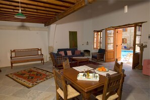 Interior - Porfyrios Country House (Choirokoitia)