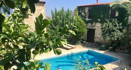 Porfyrios Country House