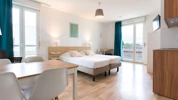 Junior Suite | Desk, blackout drapes, iron/ironing board, free WiFi