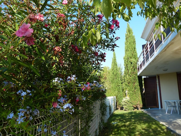 Apartment, 2 Schlafzimmer | Blick auf den Garten