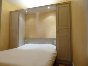 Superior-Studio | Schallisolierte Zimmer, Bügeleisen/Bügelbrett, kostenloses WLAN
