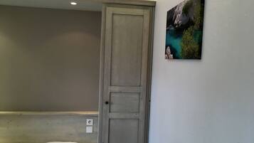 Appartement, 2 chambres | Chambres insonorisées, fer et planche à repasser, Wi-Fi gratuit