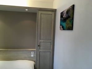 Apartment, 2 Bedrooms | Soundproofing, iron/ironing board, free WiFi, bed sheets