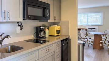 Studio Suite, 2 Queen Beds | Private kitchen | Fridge, microwave, stovetop, coffee/tea maker
