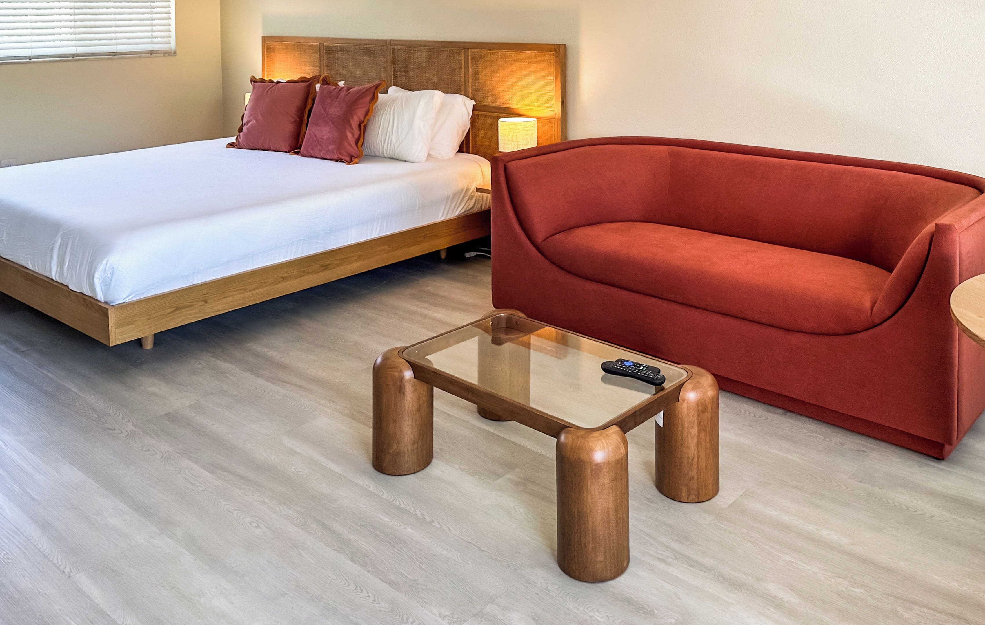 Studiosvit Standard - 1 kingsize-säng | Vardagsrum | Smart-tv