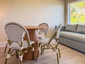 Standard Studio Suite, 1 King Bed with Sofa bed | Premium bedding, in-room safe, iron/ironing board, free WiFi