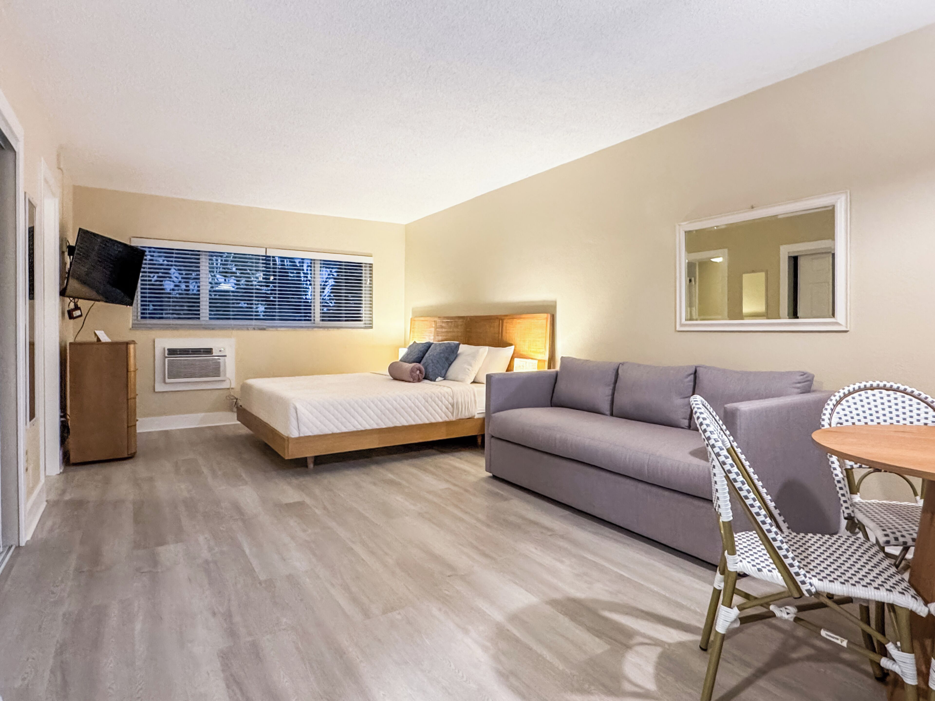 Standard Studio Suite, 1 King Bed with Sofa bed