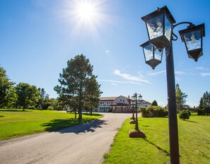 Property grounds - Canadas Best Value Inn & Suites Summerside (North Bedeque)