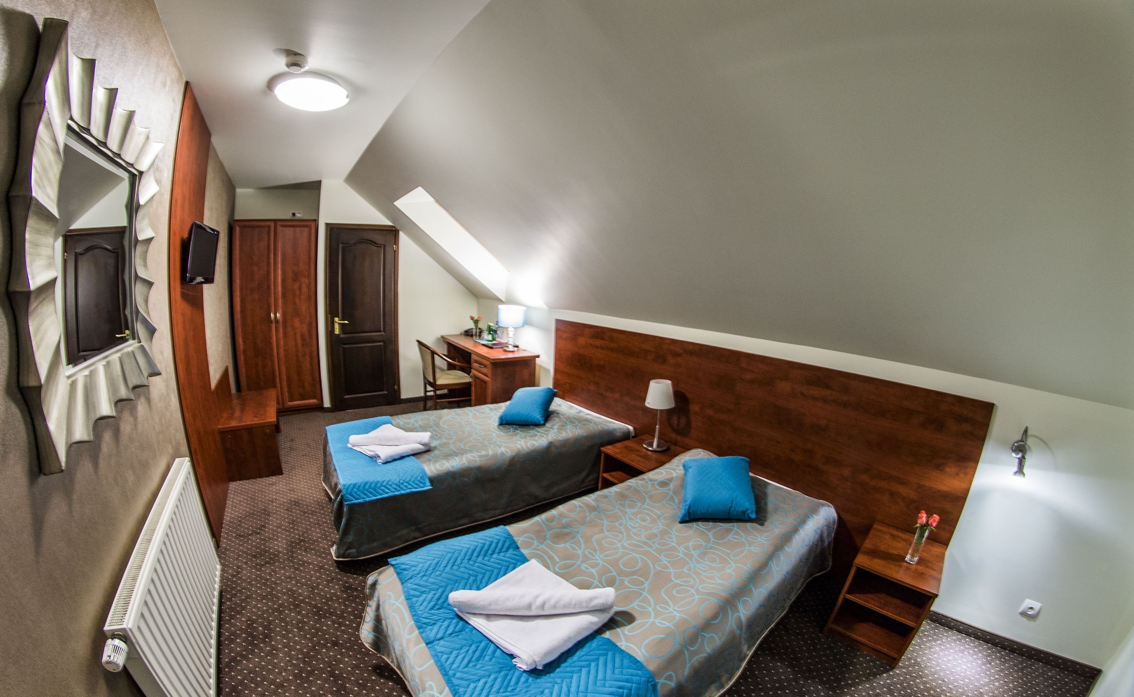 Double or Twin Room | In-room safe, desk, blackout curtains, iron/ironing board