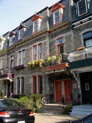 Exterior - Le Gite (Montreal)
