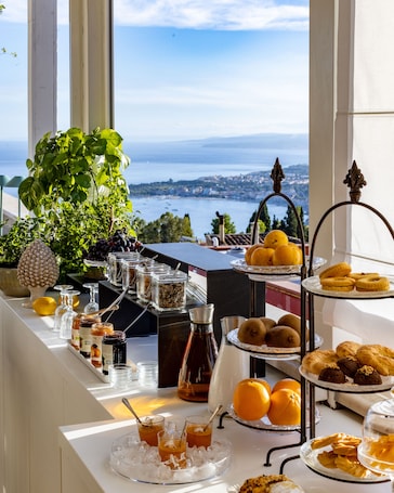Free daily buffet breakfast . Taodomus Boutique Hotel