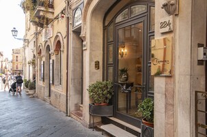 ด้านหน้าที่พัก